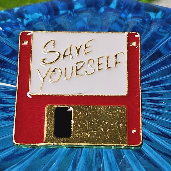 Retro Floppy Disc Save Yourself Enamel & Metal Pin Vintage Memorabilia Red White - Picture 5 of 7